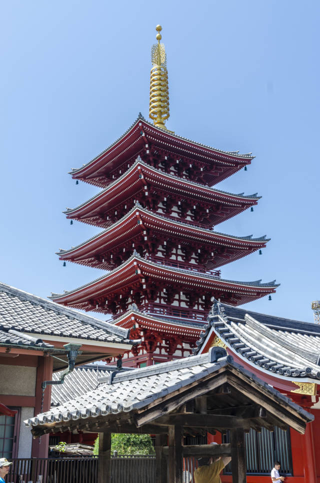 52 - Tokyo - barrio de Asakusa - templo de Senso-ji - pagoda